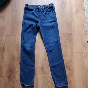 Levis 312 Shaping Slim Jeans